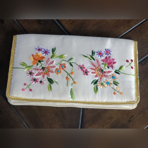 Vintage Satin Foldover clutch - Picture 2 of 6